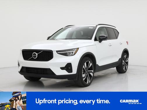 White 2023 Volvo XC40 B5 Plus Dark Theme