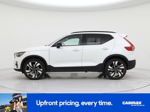 White 2023 Volvo XC40 B5 Plus Dark Theme