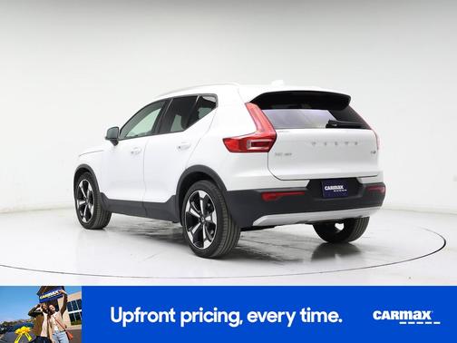 White 2020 Volvo XC40 T5 Momentum