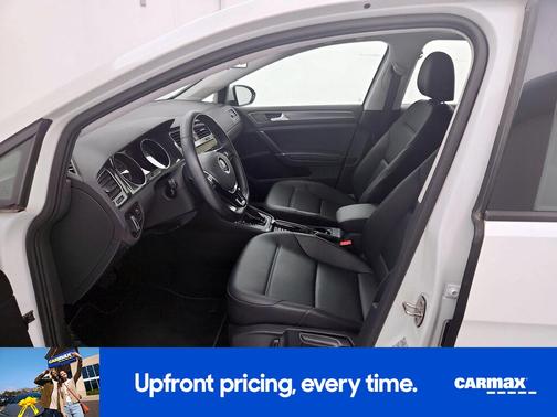 White 2018 Volkswagen Golf SE