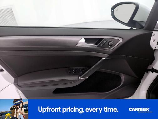 White 2018 Volkswagen Golf SE