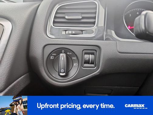 White 2018 Volkswagen Golf SE