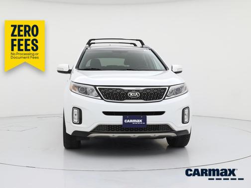 White 2015 Kia Sorento SX