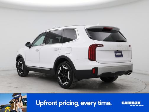 White 2023 Kia Telluride S