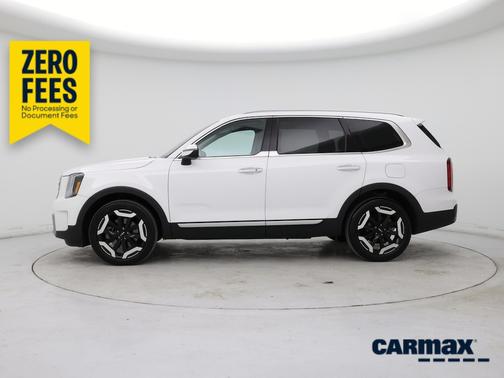 White 2023 Kia Telluride S