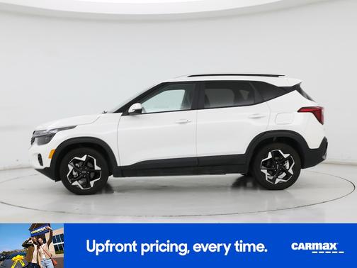 White 2025 Kia Seltos S