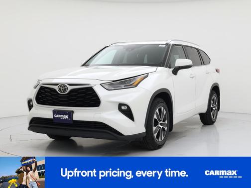 White 2021 Toyota Highlander XLE