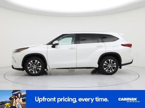 White 2021 Toyota Highlander XLE