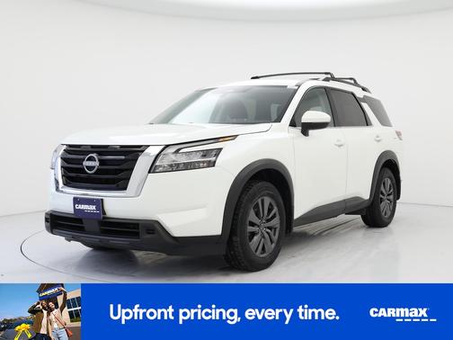 White 2022 Nissan Pathfinder SV