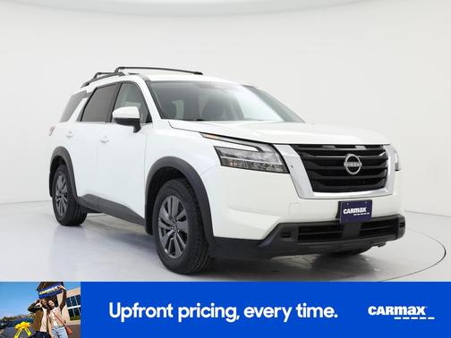 White 2022 Nissan Pathfinder SV