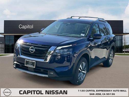 2025 Nissan Pathfinder SL