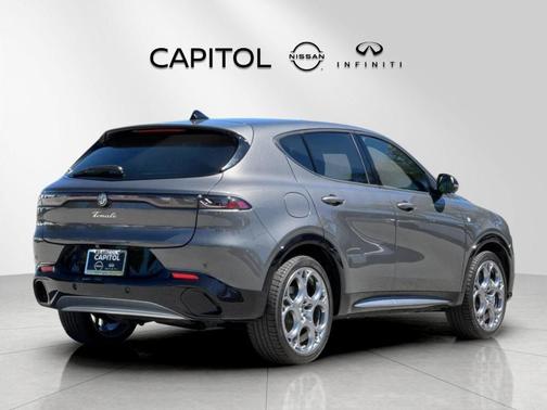 Metallic 2024 Alfa Romeo Tonale Ti