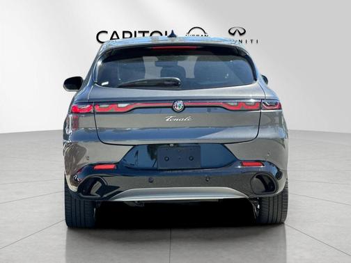 Metallic 2024 Alfa Romeo Tonale Ti