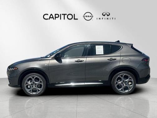 Metallic 2024 Alfa Romeo Tonale Ti