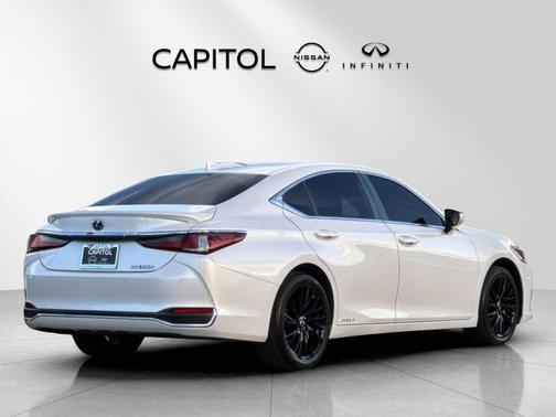 2020 Lexus ES 300h Base