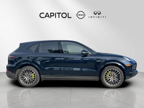 2023 Porsche Cayenne AWD