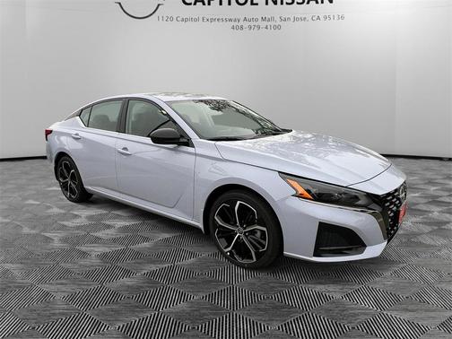 2025 Nissan Altima SR