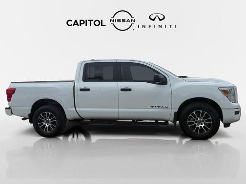 2024 Nissan Titan SV