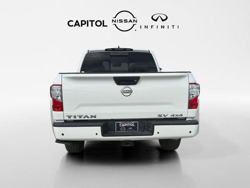 2024 Nissan Titan SV