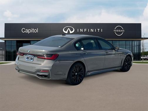 2022 BMW 740 i