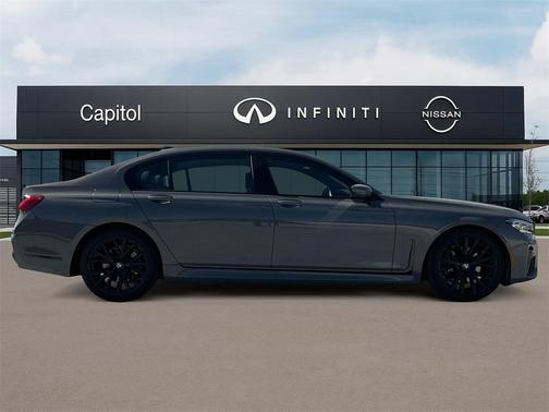 2022 BMW 740 i