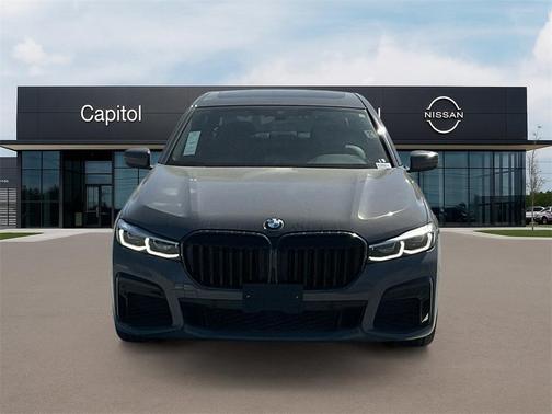 2022 BMW 740 i