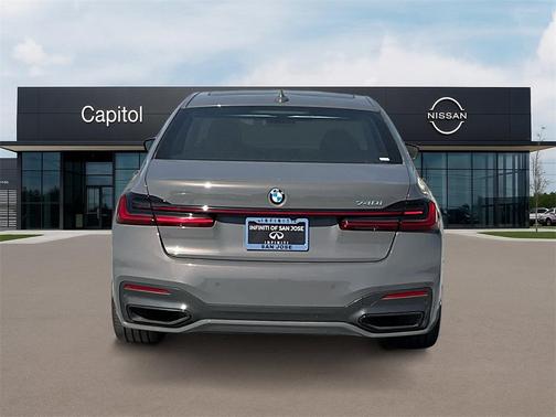 2022 BMW 740 i