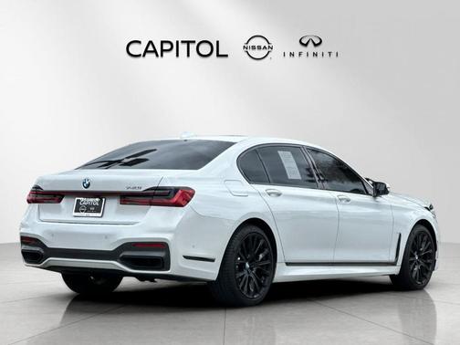 Mineral White Metallic 2022 BMW 740 i