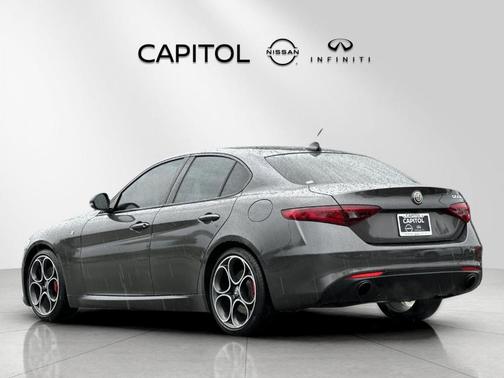 Vesuvio Gray Metallic 2022 Alfa Romeo Giulia Ti