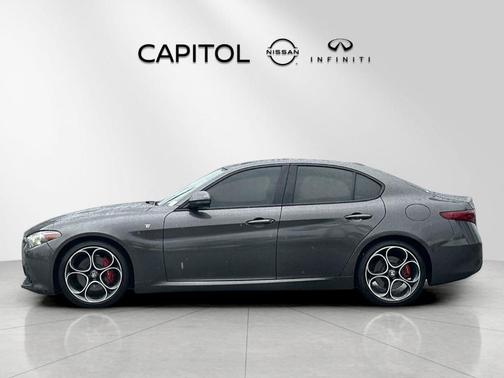 Vesuvio Gray Metallic 2022 Alfa Romeo Giulia Ti