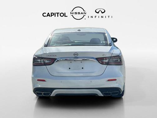 2023 Nissan Maxima SV