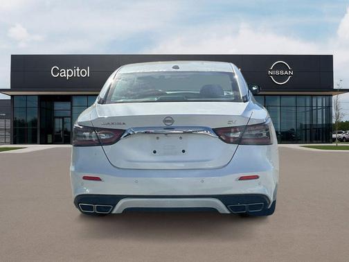 2023 Nissan Maxima SV