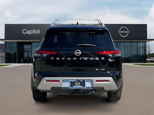 2025 Nissan Pathfinder SL