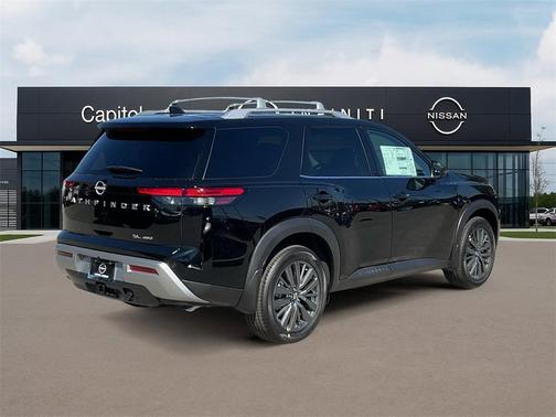 2025 Nissan Pathfinder SL