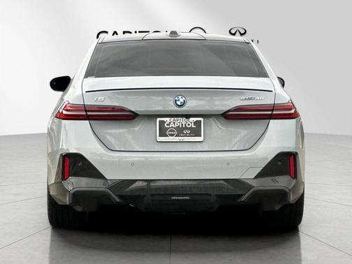 Brooklyn Gray Metallic 2024 BMW i5 eDrive40