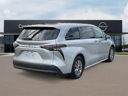 2023 Toyota Sienna LE