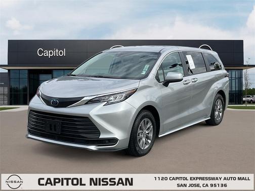 2023 Toyota Sienna LE