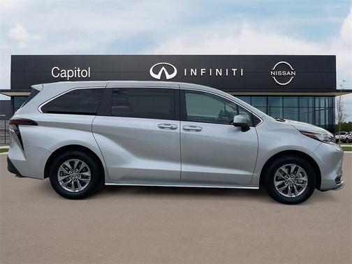 2023 Toyota Sienna LE
