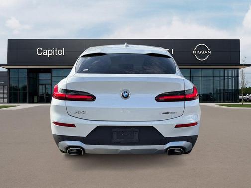 2024 BMW X4 xDrive30i