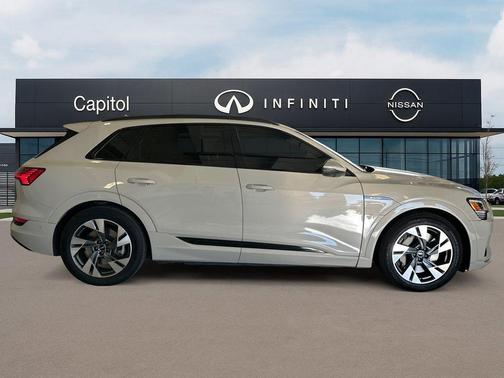 2021 Audi e-tron Premium