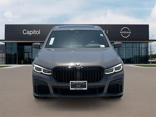 2022 BMW 740 i