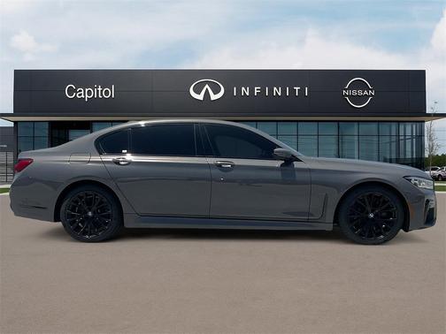 2022 BMW 740 i