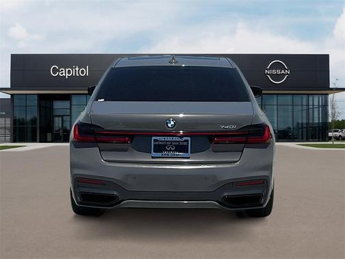 2022 BMW 740 i