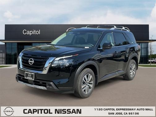 2025 Nissan Pathfinder SL
