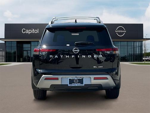 2025 Nissan Pathfinder SL