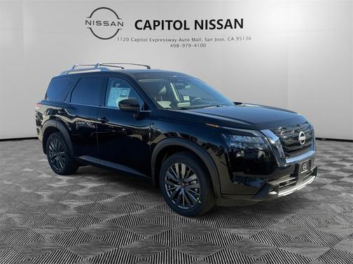 2025 Nissan Pathfinder SL
