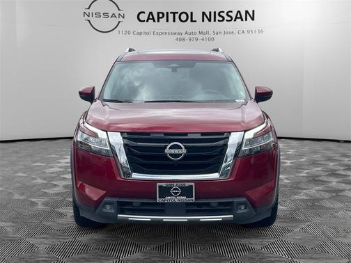 2022 Nissan Pathfinder SL
