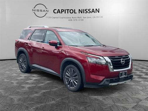 2022 Nissan Pathfinder SL