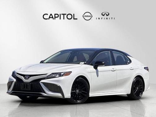 Wind Chill Pearl / Midnight Black Metallic 2021 Toyota Camry XSE