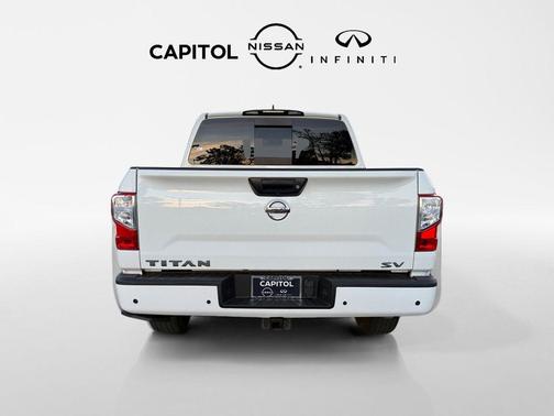 2022 Nissan Titan SV